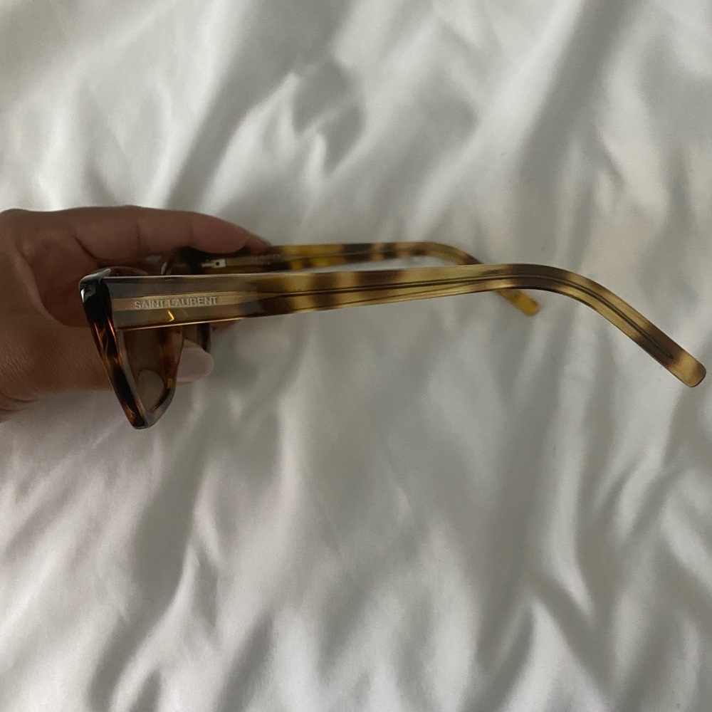 SAINT LAURENT EYEWEAR
tortoise-shell geometric-frame sunglasses
